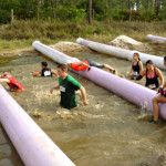 people-in-mud-run-obstacle-course