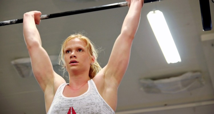 women-lifting-weights-Annie-Thorisdottir